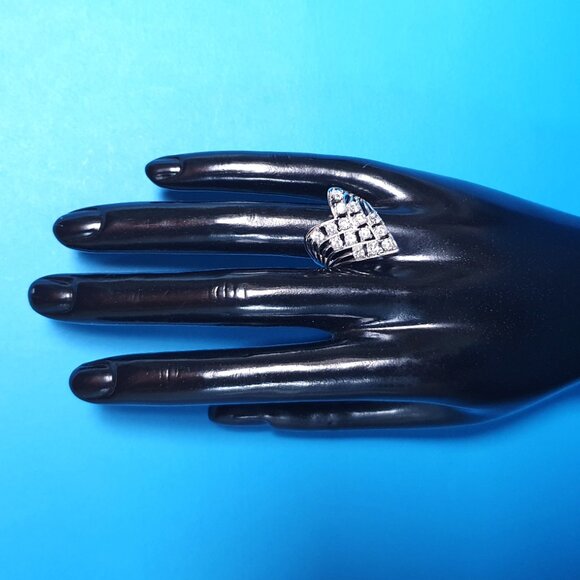 Elegant Vintage Cubic Zirconia Sterling Silver Heart-Shaped Cluster Ring - Picture 4 of 12